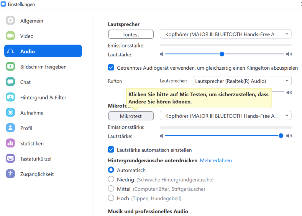 Screenshot der Audioeinstellungen in Zoom, der die verschiedenen Optionen zur Anpassung von Tonausgabe und -eingabe zeigt.