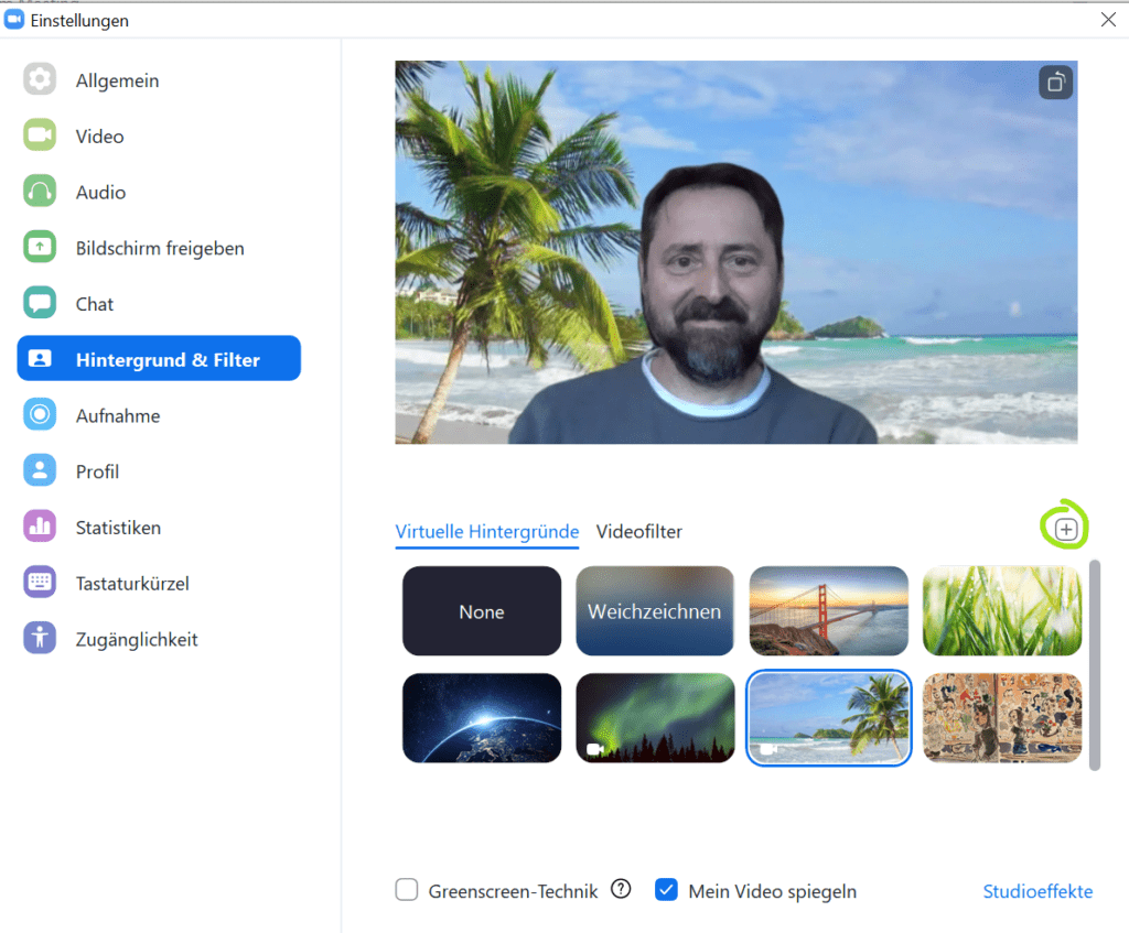 Screenshot der Zoom-Option für virtuelle Hintergründe, mit dem Autor des Textes vor einem Beispielhintergrund, um die Funktion zu demonstrieren
