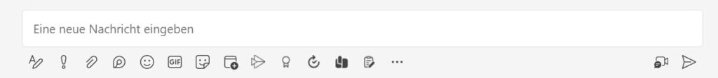 Screenshot der umfangreichen Textbox von Microsoft Teams zur Eingabe von Chat-Nachrichten. Diese bietet eine Vielzahl von Funktionen, die teilweise hinter einem Drei-Punkte-Menü verborgen sind. Sie ermöglicht erweiterte Optionen wie Formatierungen, Anhänge und mehr, jedoch kann es dauern, alle Funktionen auf den ersten Blick zu entdecken.