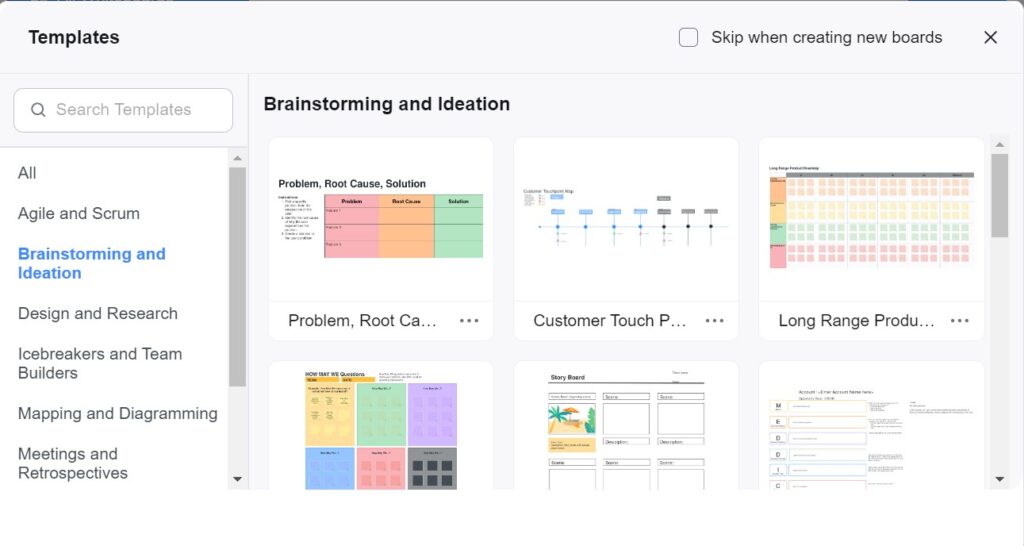 Screenshot des Zoom-Whiteboards mit Vorlagen. Dieser zeigt eine Auswahl an verfügbaren Vorlagen, die für verschiedene Anwendungszwecke wie Brainstorming, Projektmanagement oder Teamzusammenarbeit genutzt werden können. Die Vorlagen bieten eine übersichtliche und intuitive Möglichkeit, Inhalte visuell zu strukturieren.