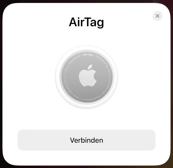 Ein Screenshot unter iOS zeigt den Einrichtungsprozess eines AirTags. Auf dem Bildschirm ist eine Abbildung des AirTags zu sehen, zusammen mit der Schaltfläche 'Verbinden', die es dem Benutzer ermöglicht, den AirTag mit seinem Gerät zu koppeln.