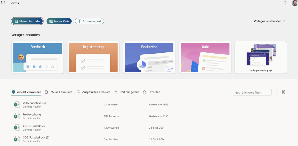 Startseite von Microsoft Forms mit Auswahlmöglichkeiten für neues Formular, Quiz oder Import sowie Übersicht über bestehende Formulare.